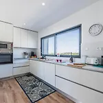 Stunning 3 Bdr Flat W/ Rooftop Pool By Lovelystay *