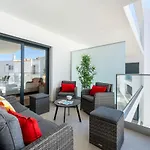 Stunning 3 Bdr Flat W/ Rooftop Pool By Lovelystay Daire *