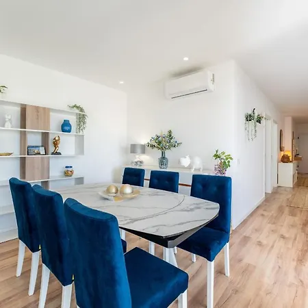 Stunning 3 Bdr Flat W/ Rooftop Pool By Lovelystay