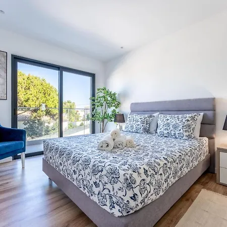Апартаменти Stunning 3 Bdr Flat W/ Rooftop Pool By Lovelystay *