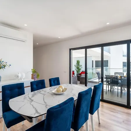 Stunning 3 Bdr Flat W/ Rooftop Pool By Lovelystay 알부페이라
