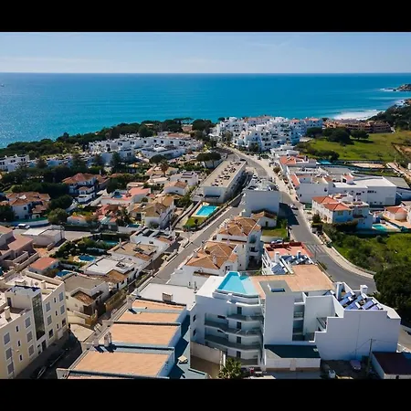 Stunning 3 Bdr Flat W/ Rooftop Pool By Lovelystay *