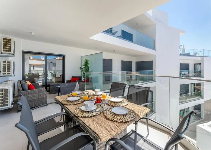 Stunning 3 Bdr Flat W/ Rooftop Pool By Lovelystay Appartamento