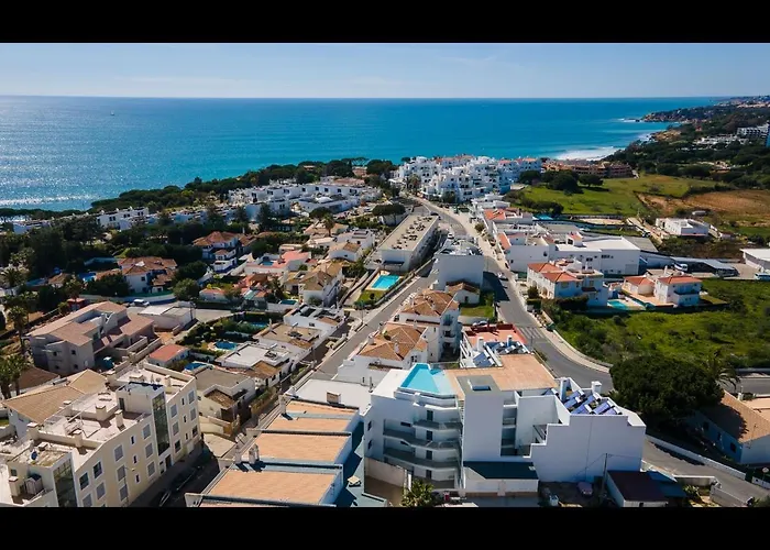 Stunning 3 Bdr Flat W/ Rooftop Pool By Lovelystay *