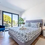 Апартаменты Stunning 3 Bdr Flat W/ Rooftop Pool By Lovelystay *