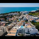 Stunning 3 Bdr Flat W/ Rooftop Pool By Lovelystay *