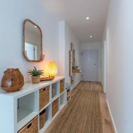 Apartment Stunning 3 Bdr Flat W/ Rooftop Pool By Lovelystay
